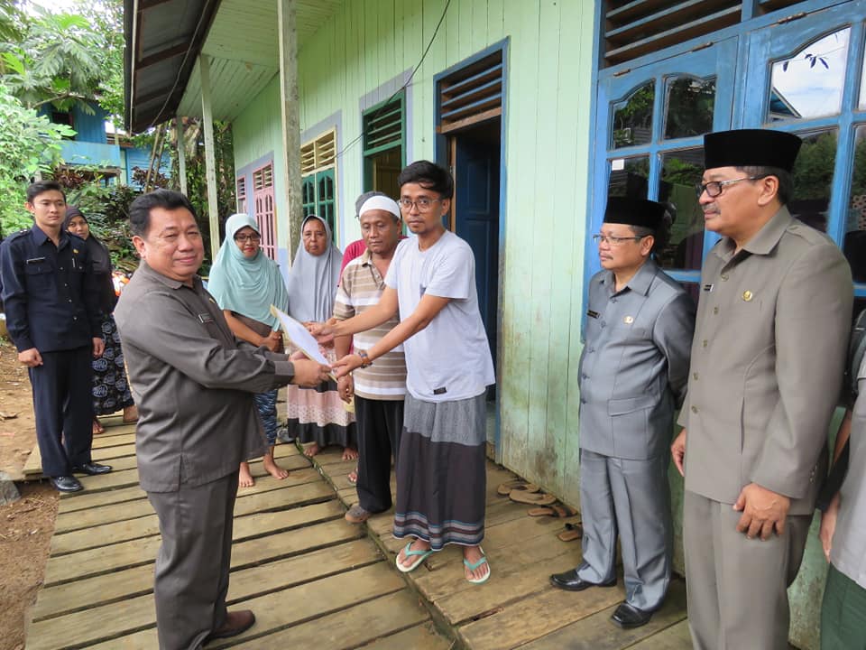 Wabub serahkan bantuan bagi korban tsunami 